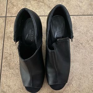 Aerosoles open toe heel